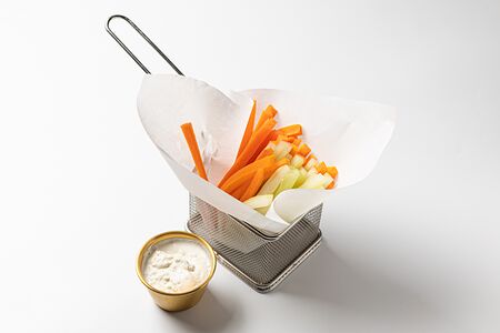 Хрустящие палочки из моркови и сельдерея