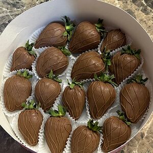 Клубника в шоколаде A