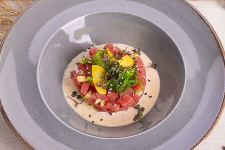 Тартар из малинового тунца