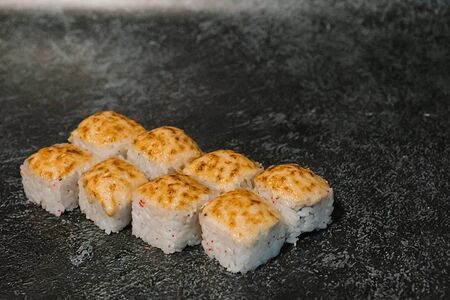 Вулкан с креветкой и манго