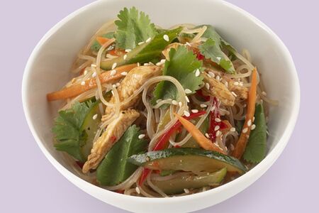 Корейский салат с лапшой и курицей