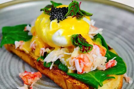 Бенедикт с крабом