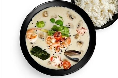 Том кха с морепродуктами