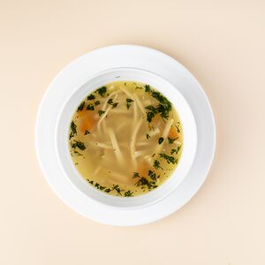 Куриный суп с домашней лапшой и грибами