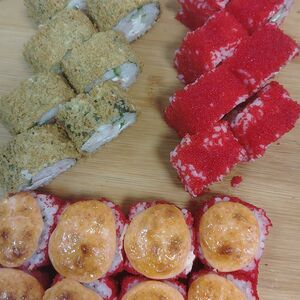 Сет Запеченный:1) Гриль спайс, 2) Ролл Чиз эби, 3) Ролл Биг спайси