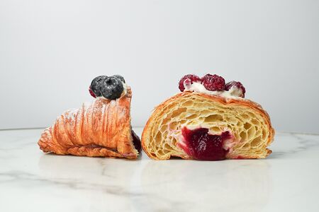 Круассан ягодный