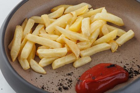 Картофель фри с соусом