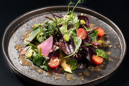 Салат Микс с соусом понзу