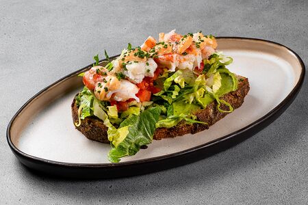 Брускетта с крабом 