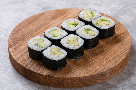 Ролл с авокадо