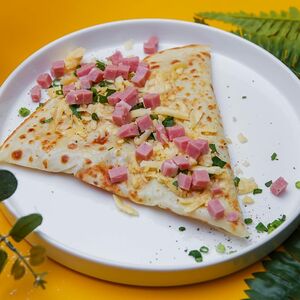 Блинчик с сыром и ветчиной