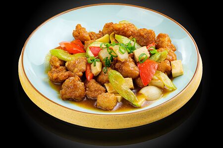 Жареная свинина с рыбным вкусом, тофу и овощами