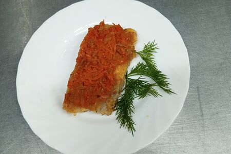 Филе минтая под овощами