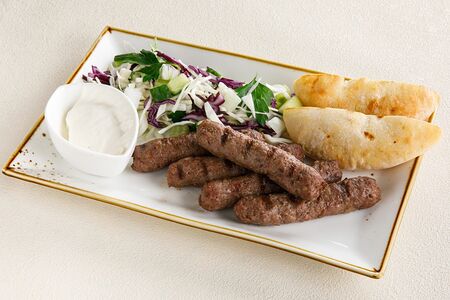 Чевапчичи из свинины и говядины