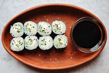 Маки роллы с огурцом и творожным сыром