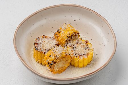 Кукуруза на гриле с пармезаном