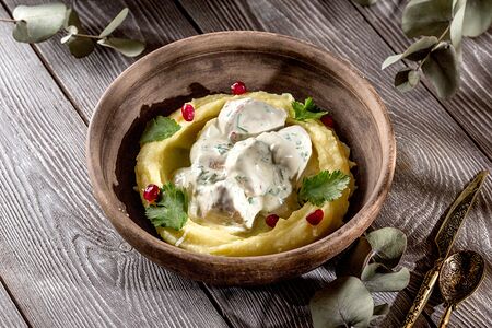 Картофельное пюре с курицей в сливочном соусе