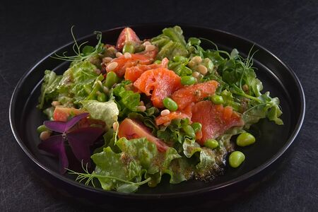 Салат с лососем