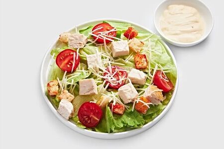 Салат Цезарь с курицей