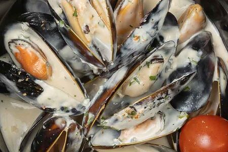 Мидии в сырном соусе