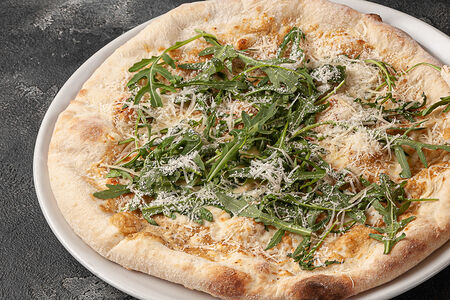 Фокачча с рукколой и пармезаном