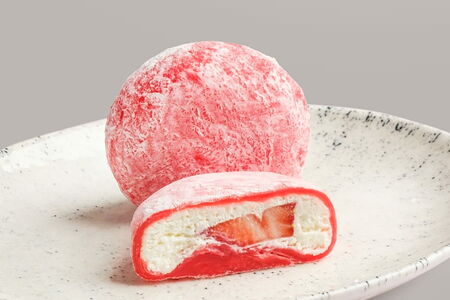 Моти с клубникой