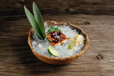 Сашими Угорь