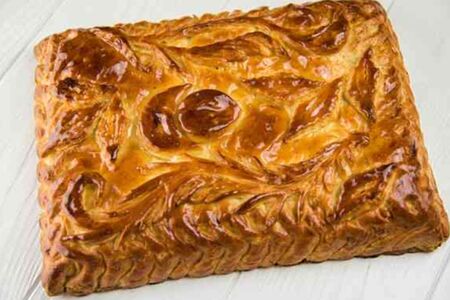 Целый пирог с картофелем, грибами и сыром 