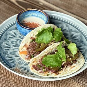 Тако с ребром бычка и халапеньо