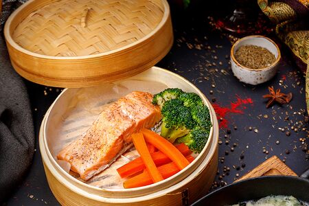 Лосось на пару