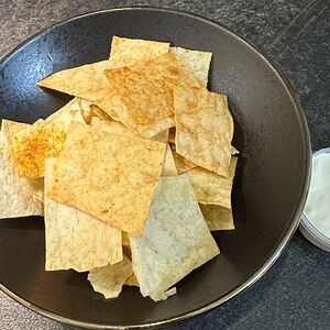 Фирменные чипсы Че с соусом