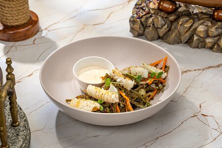 Салат с морской капустой и кальмаром