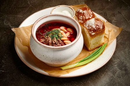 Домашний борщ с говядиной и фасолью