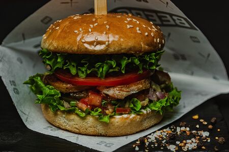 Бургер с креветкой 