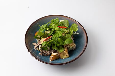 Тёплый салат с говядиной и баклажанами