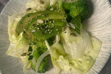 Healthy салат с брокколи 