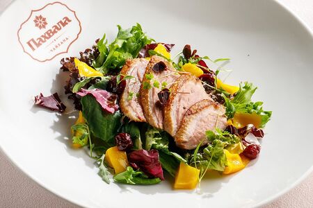 Салат с уткой и манго