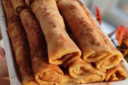 Блинчик с яблоком и корицей