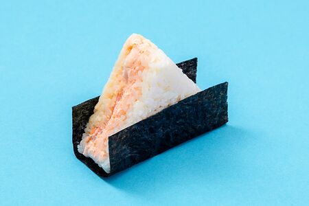 Онигири с креветкой