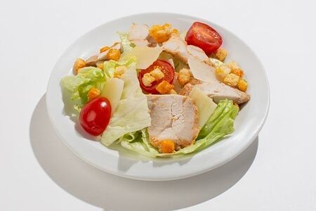 Салат Цезарь с куриным филе