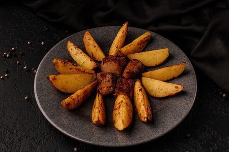 Картофель печеный с салом