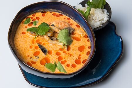 Том ям с морепродуктами