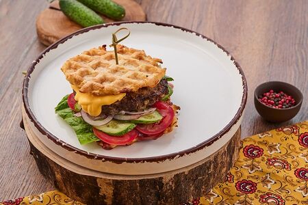 Бургер с говяжьей котлетой