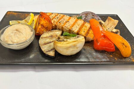 Стейк из семги на гриле или на пару с овощами-гриль