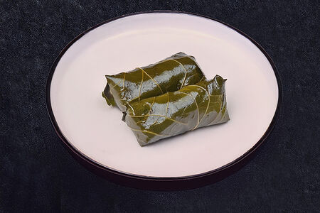 Долма из виноградных листьев