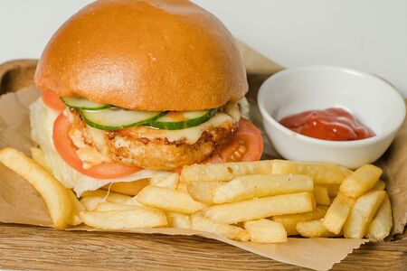 Бургер с куриной котлетой