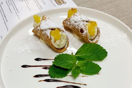 Канноли с кремом из сыра рикотта