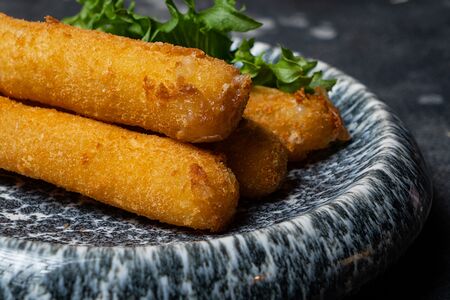 Сырные палочки с малиновым соусом