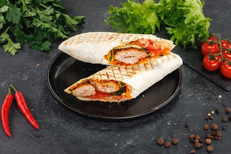 Люля-кебаб из курицы в лаваше 