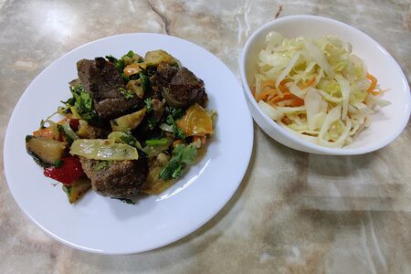 Жаркое по-домашнему и квашеная капуста